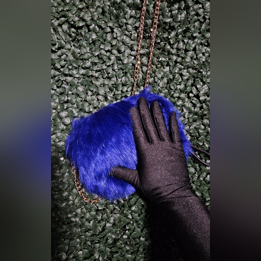 Forever 21 Vibrant Blue Faux Fur Crossbody Bag - Picture 5 of 6